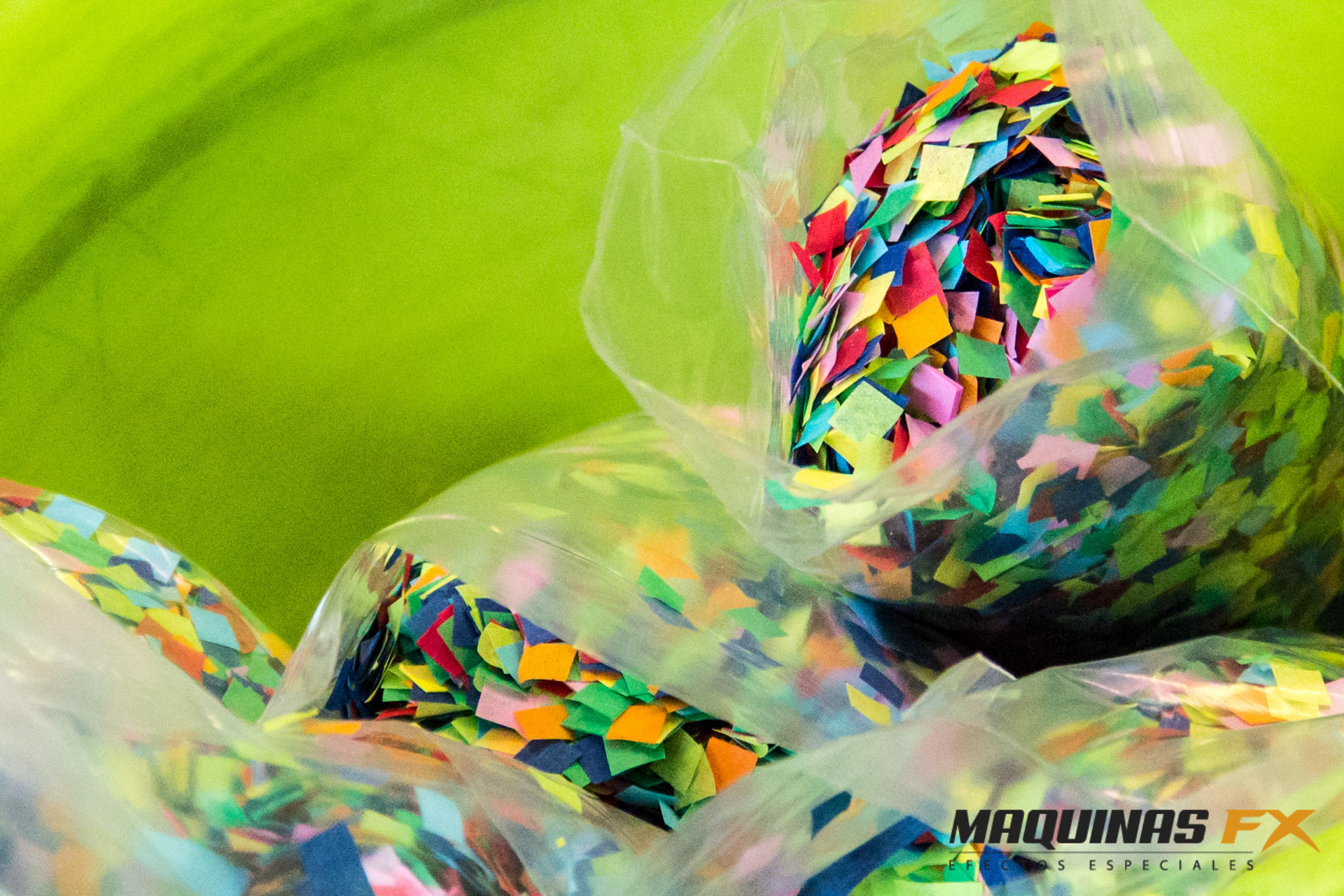 Manipulación de confeti para las fiestas de Carnaval 2019